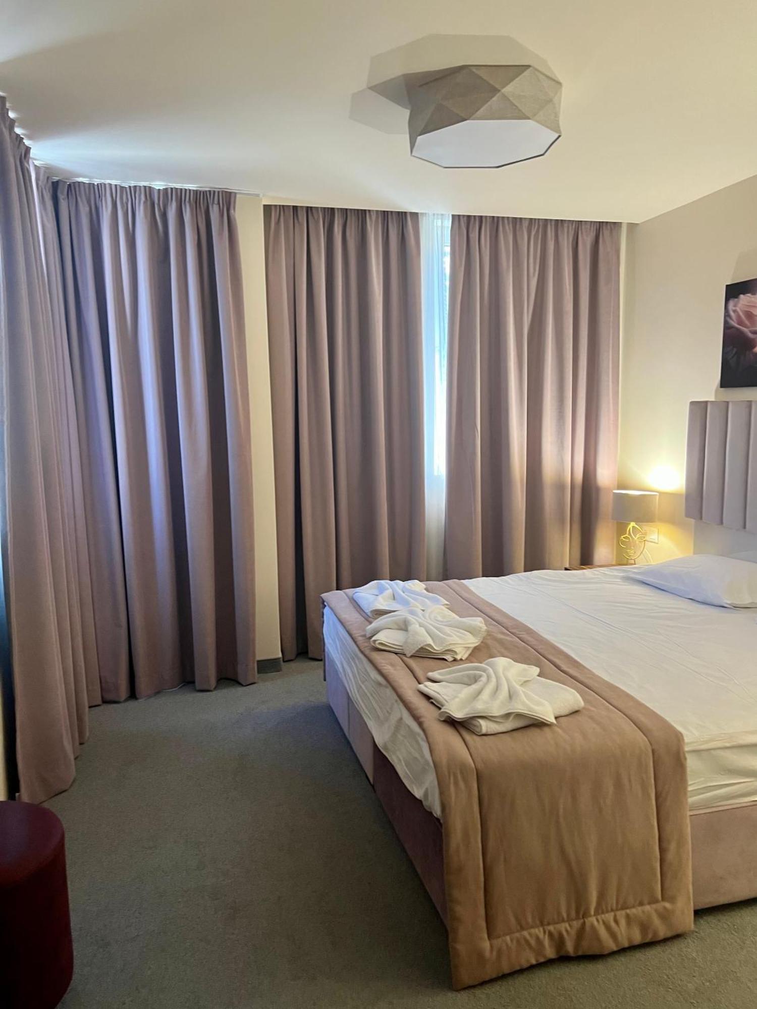 Floral Boutique Hotel 普列文 外观 照片